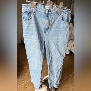 Abercrombie & Fitch Ultra High Rise Anklle Straight Jean, Curve Love 18/34